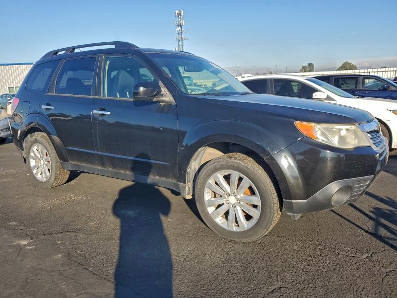 JF2SHADC6BH774707 - 2011 SUBARU FORESTER 2.5X PREMIUM 黑色 照片 4
