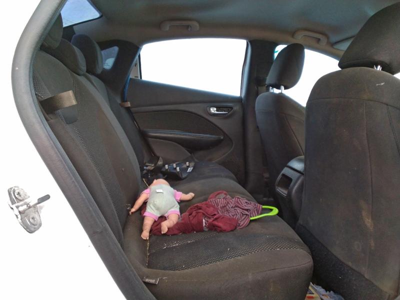 1C3CDFAA3GD750155 - 2016 DODGE DART SE 白色 照片 10