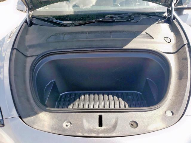 7SAYGDEE8RA299343 - 2024 TESLA MODEL Y 银色 照片 11