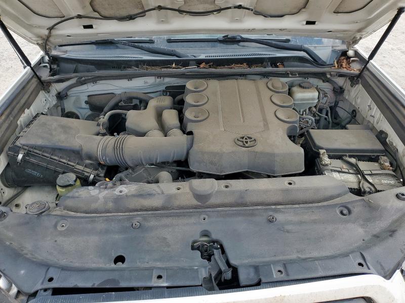 JTEBU5JR0A5019736 - 2010 TOYOTA 4RUNNER SR5 Weiß Foto 12