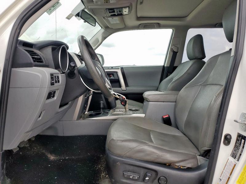 JTEBU5JR0A5019736 - 2010 TOYOTA 4RUNNER SR5 Weiß Foto 7