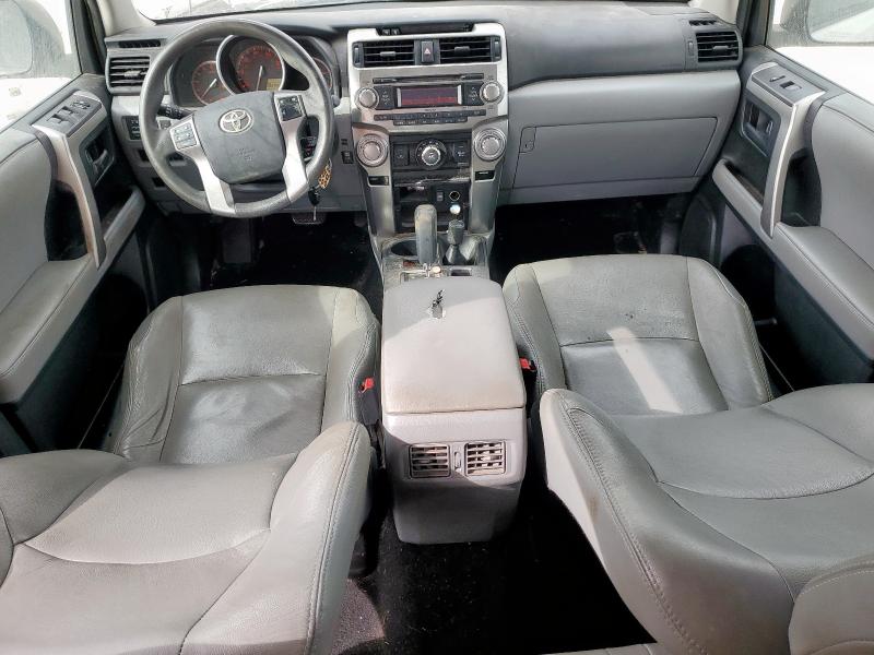 JTEBU5JR0A5019736 - 2010 TOYOTA 4RUNNER SR5 Weiß Foto 8