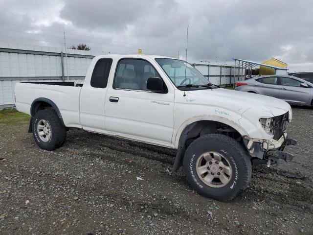 4TAWN72N4YZ612413 - 2000 TOYOTA TACOMA XTRACAB WHITE photo 4