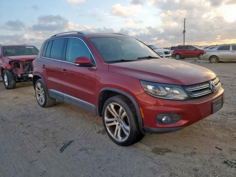 WVGAV7AX5DW035884 - 2013 VOLKSWAGEN TIGUAN S Czerwony zdjęcie 4