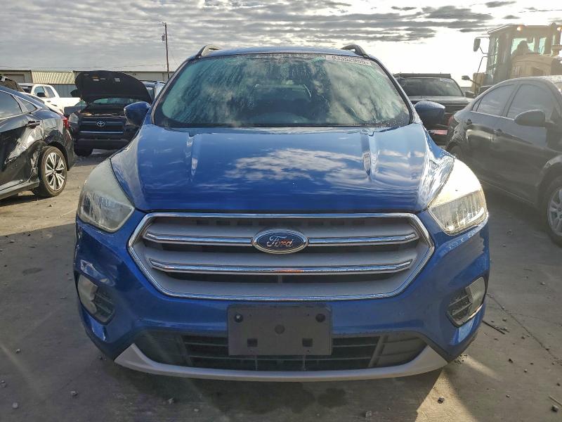 1FMCU0GD1JUA84345 - 2018 FORD ESCAPE SE Blau Foto 5