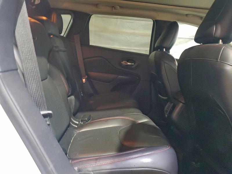 1C4PJMBS0GW104576 - 2016 JEEP CHEROKEE TRAILHAWK WHITE photo 11