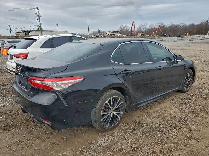 4T1B11HK3JU157769 - 2018 TOYOTA CAMRY L BLACK photo 3