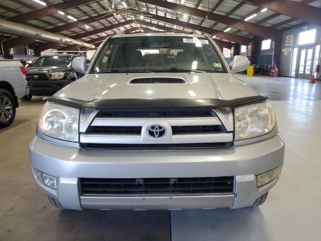 JTEBU14R458030117 - 2005 TOYOTA 4RUNNER SR5 银色 照片 5