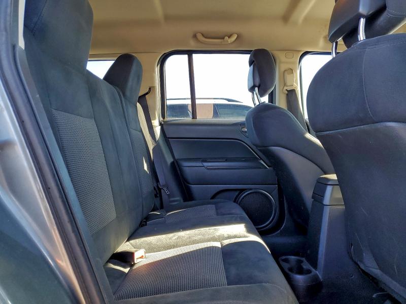 1J4NF1GB7BD219108 - 2011 JEEP PATRIOT SPORT GRAY photo 11