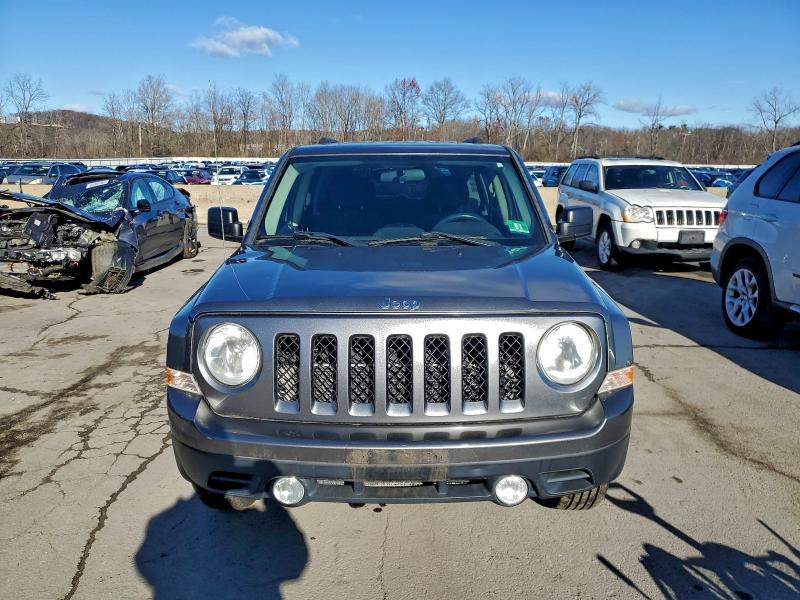 1J4NF1GB7BD219108 - 2011 JEEP PATRIOT SPORT GRAY photo 5
