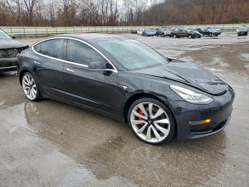 5YJ3E1EB4KF231034 - 2019 TESLA MODEL 3 შავი ფოტო 4