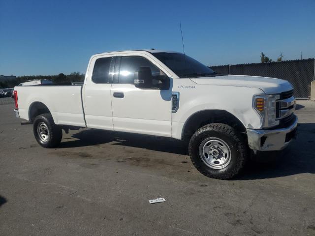 1FT7X2B60KEE91411 - 2019 FORD F250 SUPER DUTY WHITE photo 4