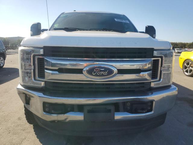 1FT7X2B60KEE91411 - 2019 FORD F250 SUPER DUTY WHITE photo 5