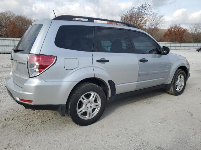 JF2SHBBC6BH728707 - 2011 SUBARU FORESTER 2.5X Srebrny zdjęcie 3