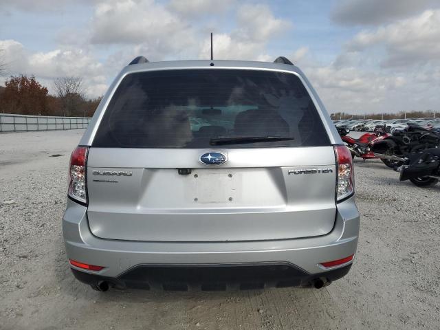 JF2SHBBC6BH728707 - 2011 SUBARU FORESTER 2.5X Srebrny zdjęcie 6