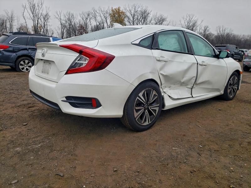 19XFC1F30JE200989 - 2018 HONDA CIVIC EX Biały zdjęcie 3