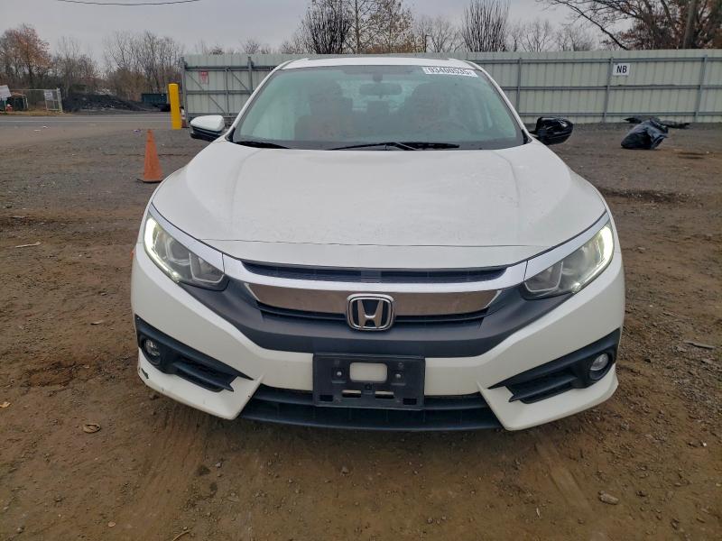 19XFC1F30JE200989 - 2018 HONDA CIVIC EX Biały zdjęcie 5