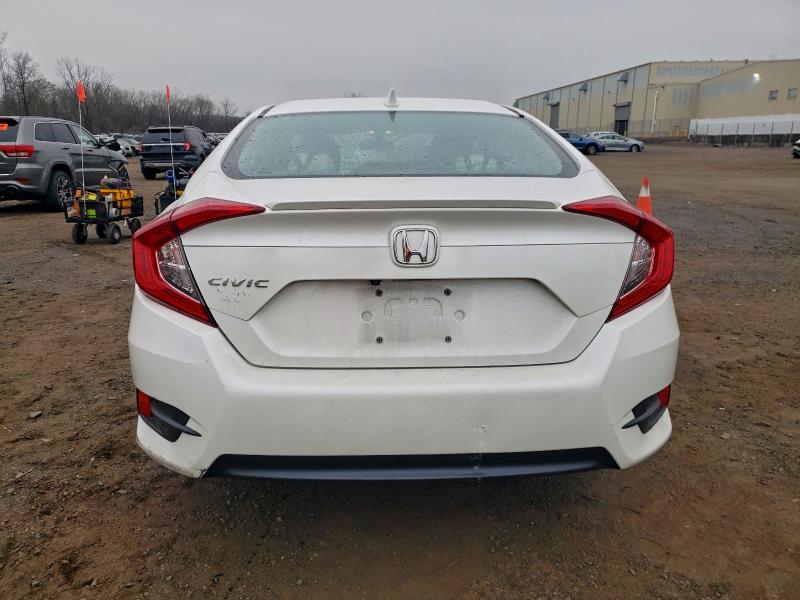 19XFC1F30JE200989 - 2018 HONDA CIVIC EX Biały zdjęcie 6