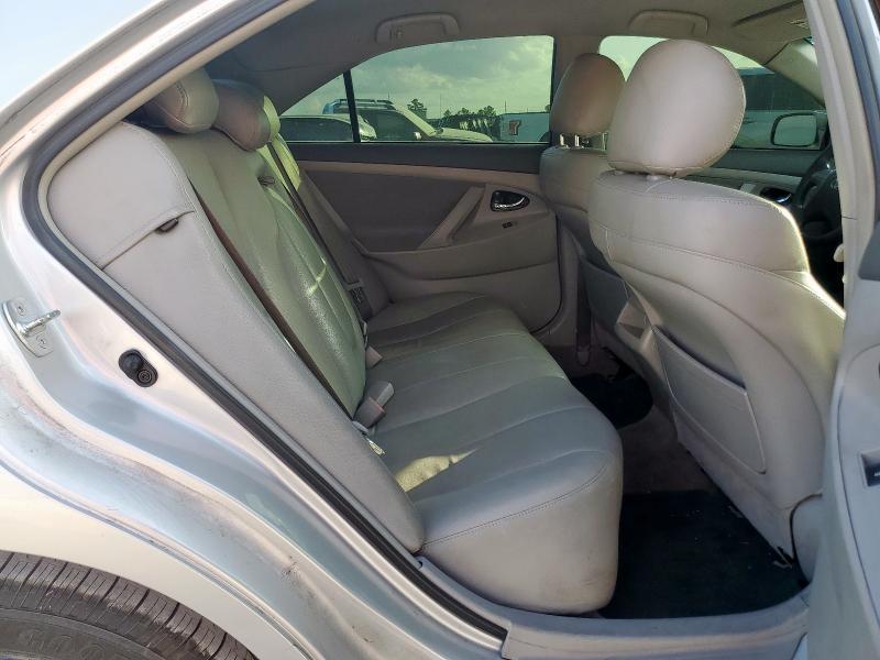 4T4BF3EK7BR215603 - 2011 TOYOTA CAMRY BASE SILVER photo 10