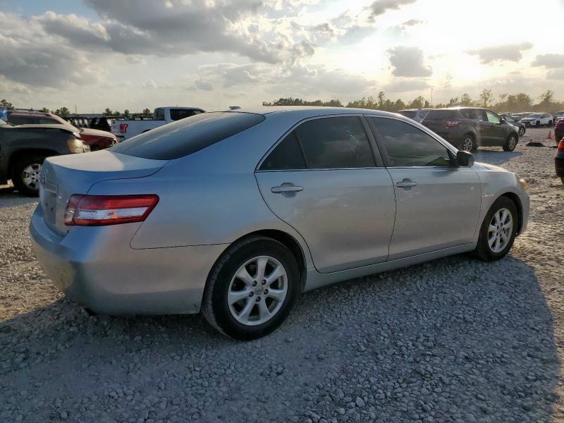 4T4BF3EK7BR215603 - 2011 TOYOTA CAMRY BASE SILVER photo 3