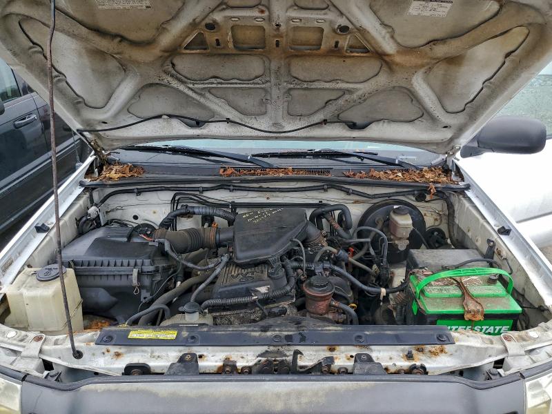 5TENX22N56Z215419 - 2006 TOYOTA TACOMA WHITE photo 11