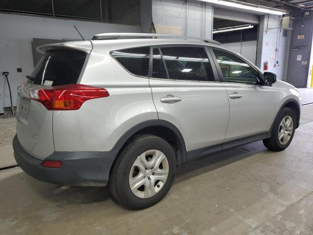 JTMBFREV2FJ043371 - 2015 TOYOTA RAV4 LE 银色 照片 3