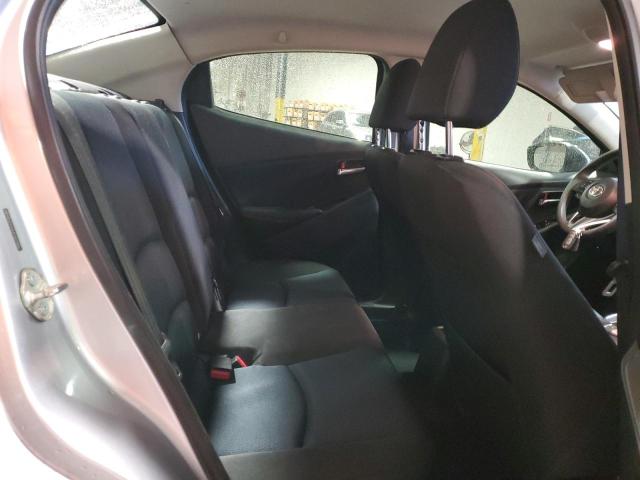 3MYDLBYV4JY327093 - 2018 TOYOTA YARIS IA SILVER photo 10