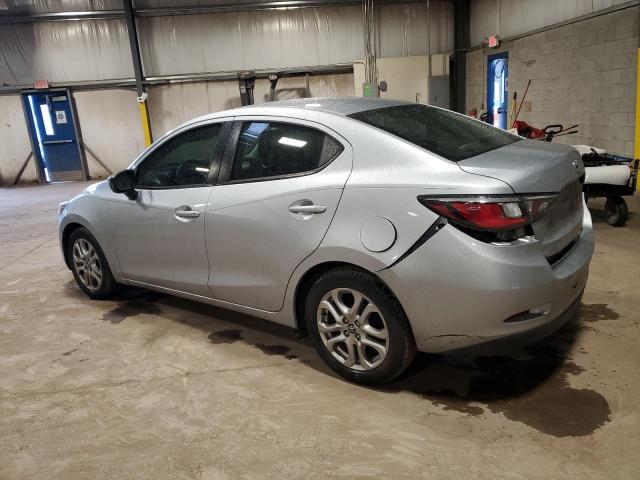 3MYDLBYV4JY327093 - 2018 TOYOTA YARIS IA SILVER photo 2
