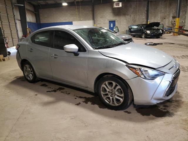 3MYDLBYV4JY327093 - 2018 TOYOTA YARIS IA SILVER photo 4