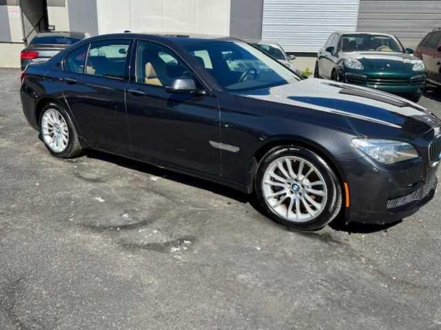 2013 BMW 750 I, 