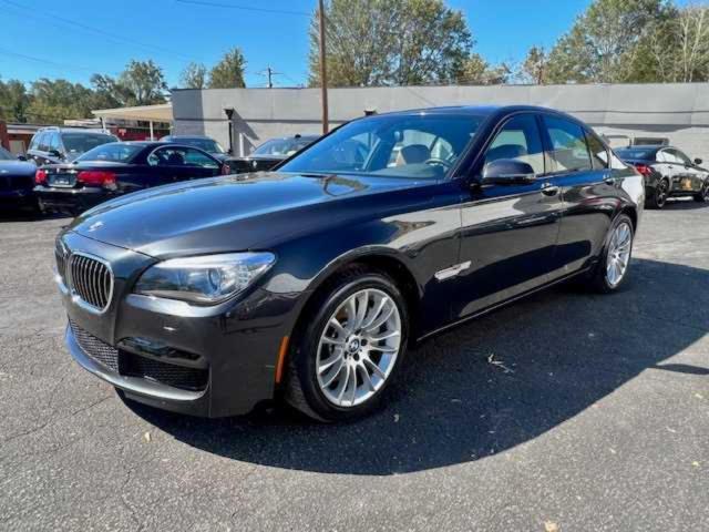 WBAYA8C52DD227644 - 2013 BMW 750 I GRAY photo 2