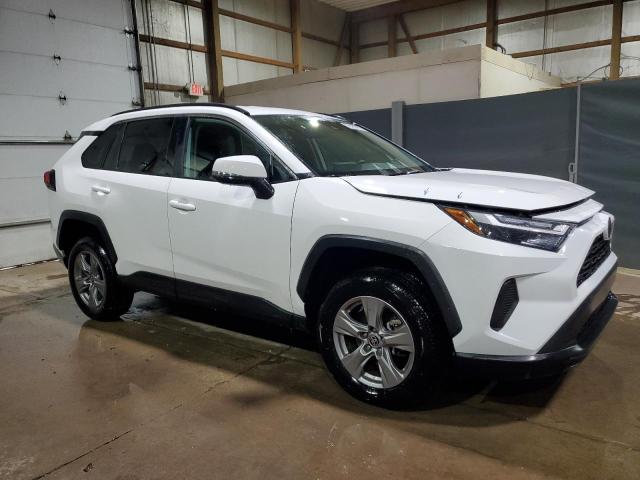 2T3W1RFV8RW332128 - 2024 TOYOTA RAV4 XLE WHITE photo 4