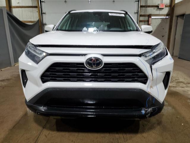 2T3W1RFV8RW332128 - 2024 TOYOTA RAV4 XLE WHITE photo 5