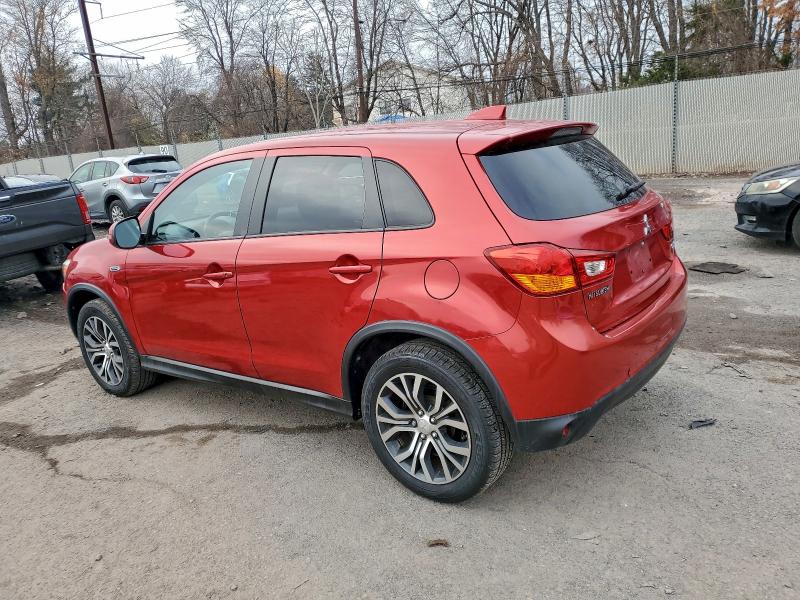 JA4AP3AU9HZ001071 - 2017 MITSUBISHI OUTLANDER ES RED photo 2