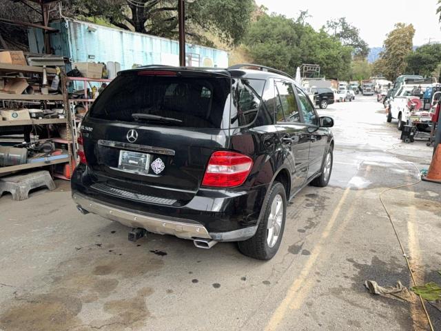 4JGBB75E36A064872 - 2006 MERCEDES-BENZ ML 500 BLACK photo 4