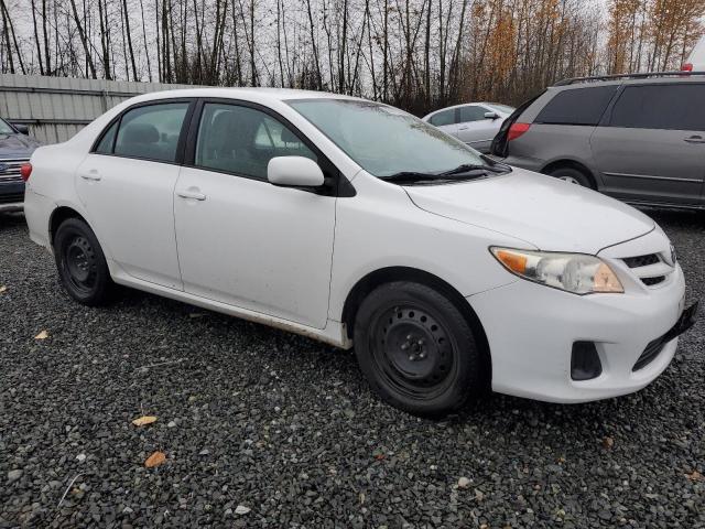 2T1BU4EE1CC821904 - 2012 TOYOTA COROLLA BASE Biały zdjęcie 4