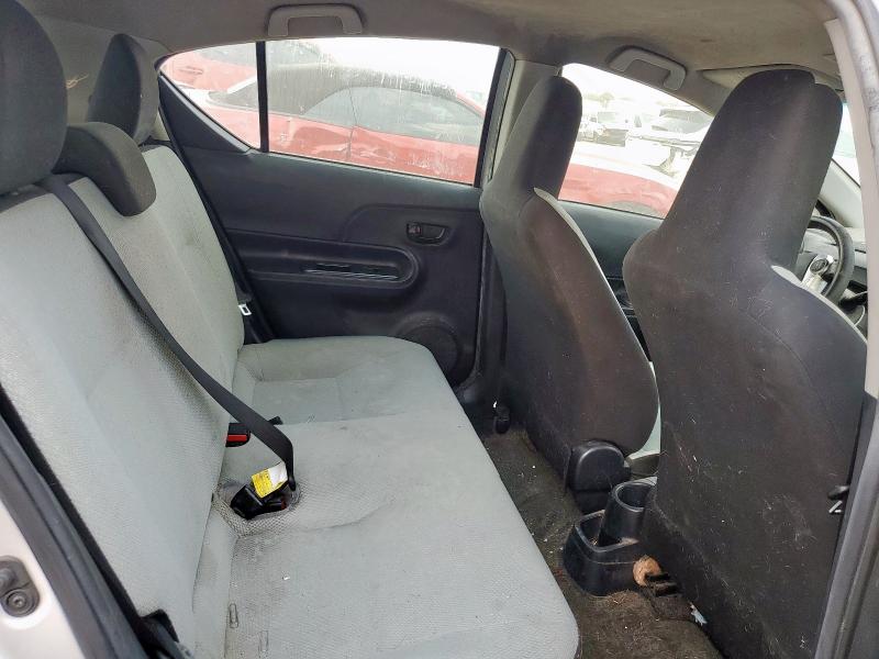 JTDKDTB30G1125574 - 2016 TOYOTA PRIUS C 银色 照片 10