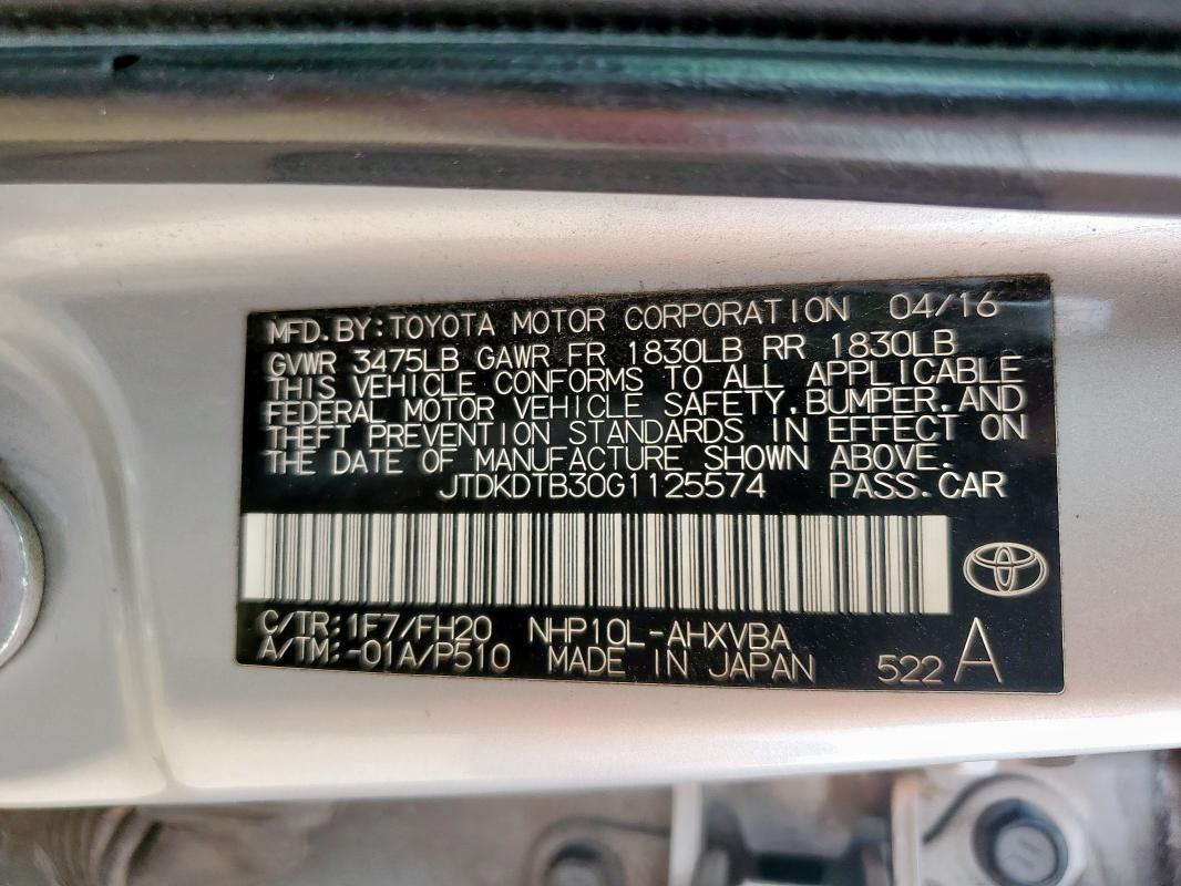 JTDKDTB30G1125574 - 2016 TOYOTA PRIUS C 银色 照片 12