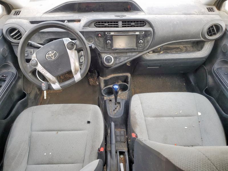 JTDKDTB30G1125574 - 2016 TOYOTA PRIUS C 银色 照片 8