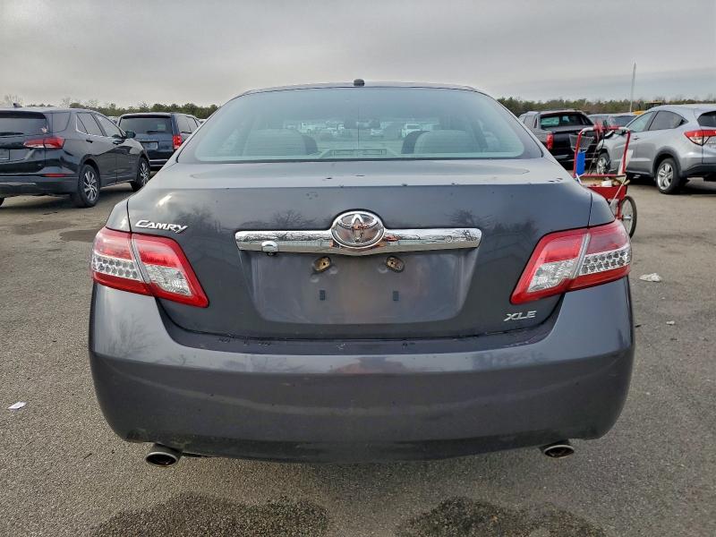 4T1BK3EK9BU127223 - 2011 TOYOTA CAMRY SE 灰色 照片 6