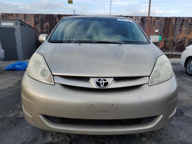 5TDYK4CC5AS295556 - 2010 TOYOTA SIENNA XLE 金色 照片 5