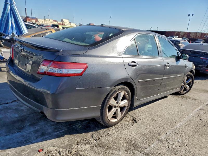 4T1BF3EK2BU614509 - 2011 TOYOTA CAMRY BASE GRAY photo 3