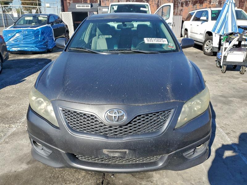 4T1BF3EK2BU614509 - 2011 TOYOTA CAMRY BASE GRAY photo 5