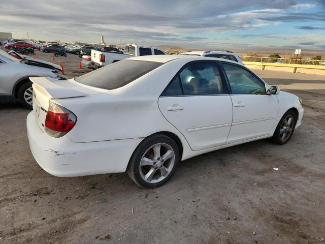 4T1BA30K55U078570 - 2005 TOYOTA CAMRY SE WHITE photo 3