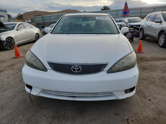 4T1BA30K55U078570 - 2005 TOYOTA CAMRY SE WHITE photo 5