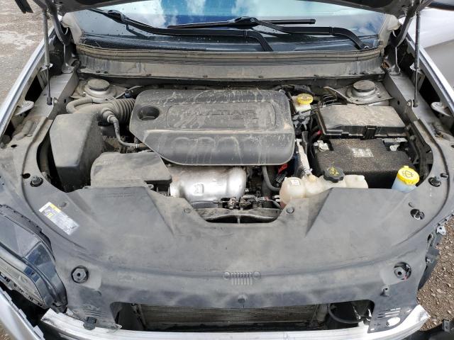 1C4PJLCB0KD376803 - 2019 JEEP CHEROKEE LATITUDE Srebrny zdjęcie 12