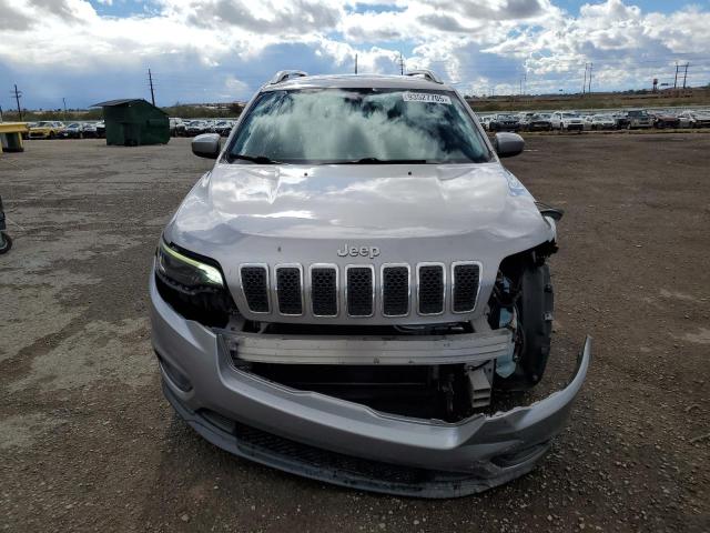 1C4PJLCB0KD376803 - 2019 JEEP CHEROKEE LATITUDE Srebrny zdjęcie 5