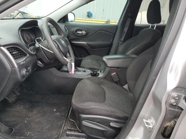 1C4PJLCB0KD376803 - 2019 JEEP CHEROKEE LATITUDE Srebrny zdjęcie 7