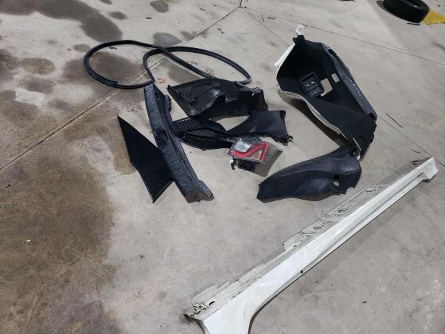 JTDKARFU8J3057129 - 2018 TOYOTA PRIUS Beyaz fotoğraf 12