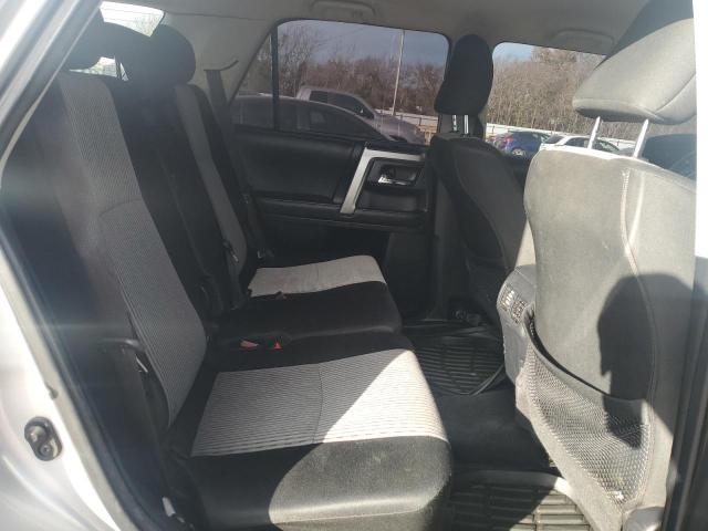 JTEZU5JR9J5171688 - 2018 TOYOTA 4RUNNER SR5 SILVER photo 11